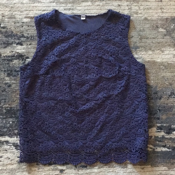 Uniqlo Floral Tops size medium - Picture 2 of 9